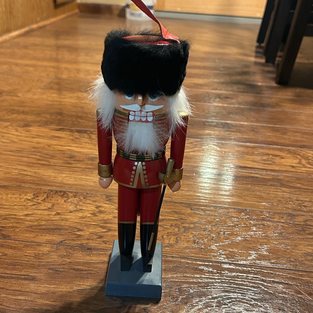 BUCKINGHAM PALACE QUEEN'S GUARD - ERZGEBIRGISCHE VOLKSKUNST GERMAN NUTCRACKER - Picture 3 of 9